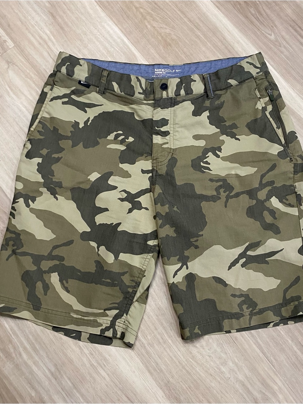 Nike Golf Shorts Mens 32 Camo Dri-Fit Modern Fit Green Camouflage Cargo Pockets